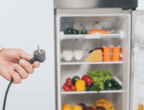 ​​​​​​​Bật m&iacute; c&aacute;ch r&uacute;t điện tủ lạnh bao l&acirc;u th&igrave; cắm lại?